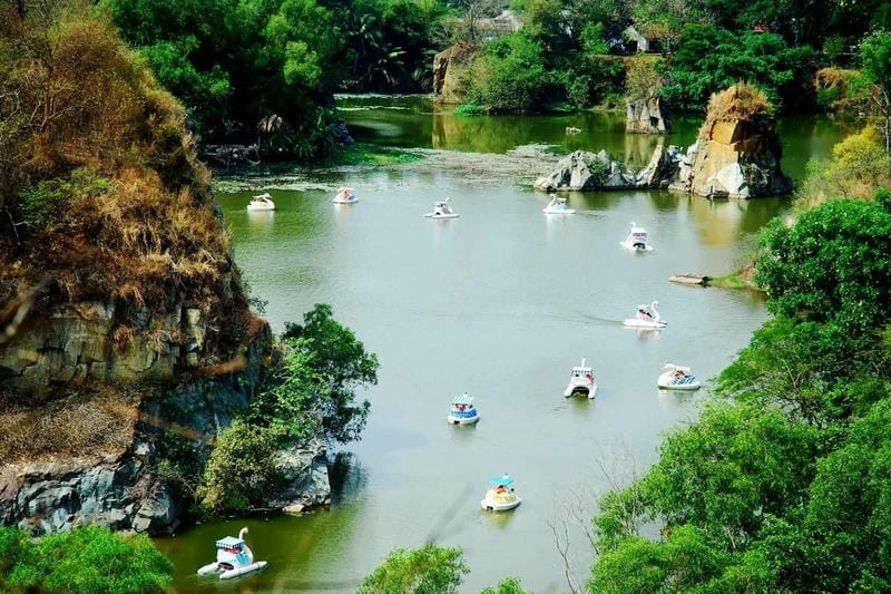 Hồ Long Ẩn thơ mộng trong khu du lịch Bửu Long Đồng Nai