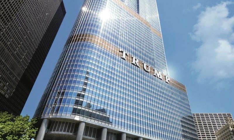 Hòa mình cùng Chicago skyline Trump Tower tráng lệ