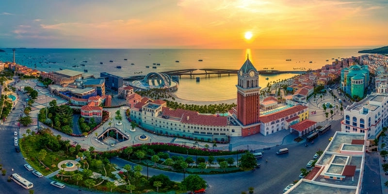 Hoàng hôn Phú Quốc bên bờ biển yên bình