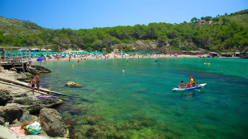 Ibiza nổi bật với những bãi biển tuyệt đẹp