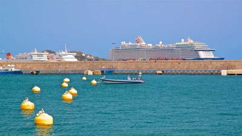 Ibiza quyến rũ với vẻ đẹp hoang sơ thơ mộng