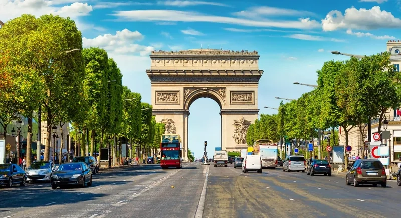 Khải Hoàn Môn là điểm đến không thể bỏ qua ở Paris