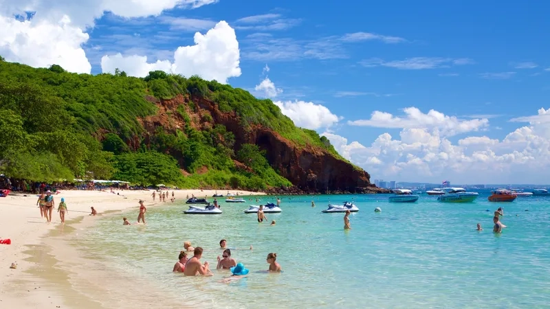 Khám phá làn nước trong xanh tại Đảo Koh Larn