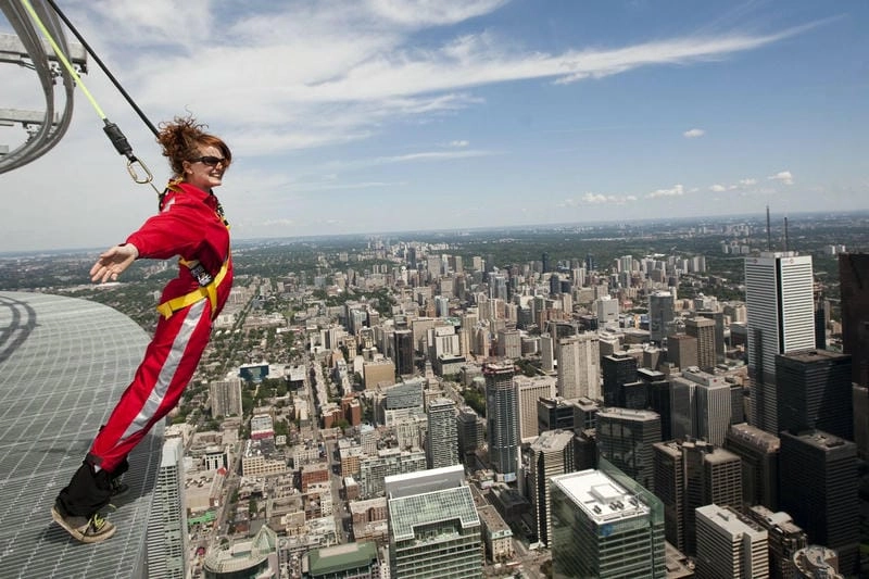 Khám phá View từ CN Tower toàn cảnh Toronto đẹp mê ly