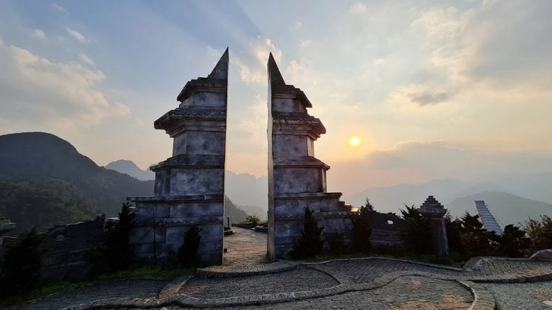 Khoảnh khắc đáng giá nhất tại Cổng Trời Sapa chính là vào mùa thu hoặc đầu đông