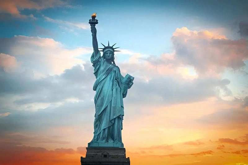 Khung cảnh đảo Liberty yên bình nơi đặt Tượng Nữ thần Tự do nổi tiếng