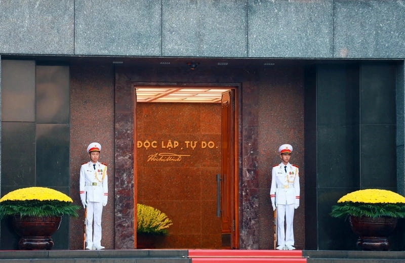 Lăng Chủ tịch Hồ Chí Minh trong ánh nắng sớm