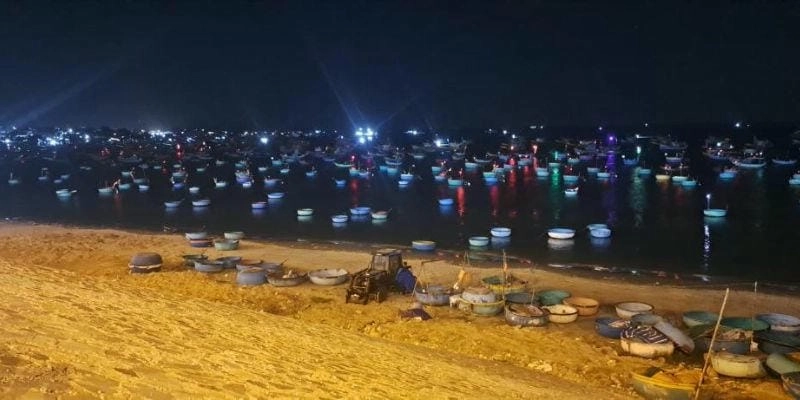 Lặng lẽ lung linh Mũi Né về đêm