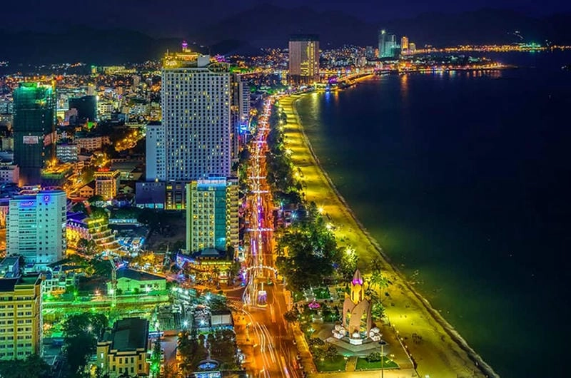 Lung linh huyền ảo Nha Trang về đêm