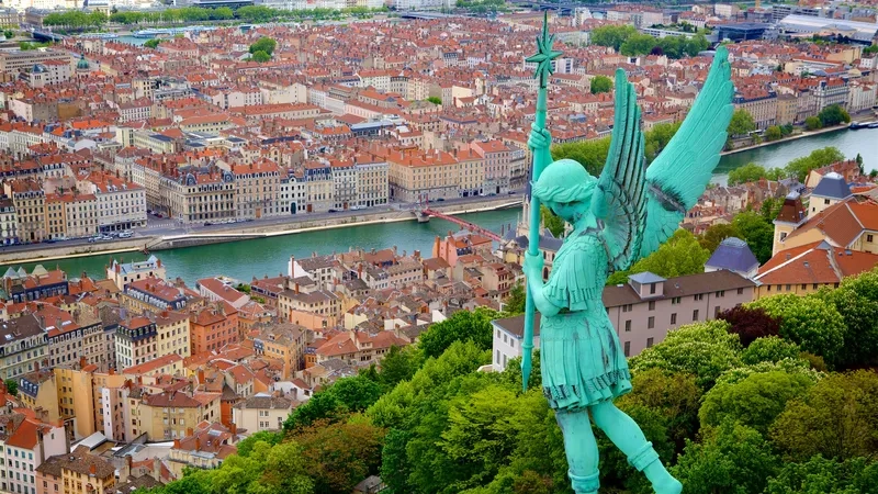 Lyon đẹp rực rỡ qua từng góc phố nhỏ