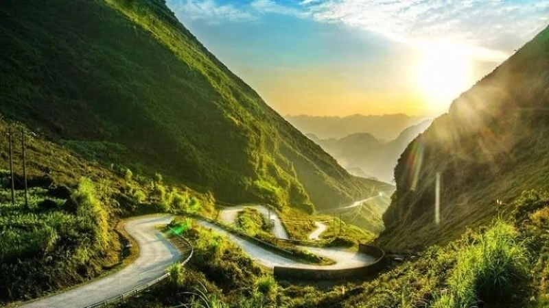Mã Pí Lèng nơi mây trời hòa quyện đá núi