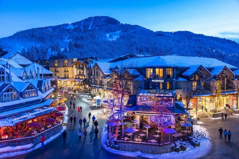 Mùa đông về đêm ở Whistler huyền ảo