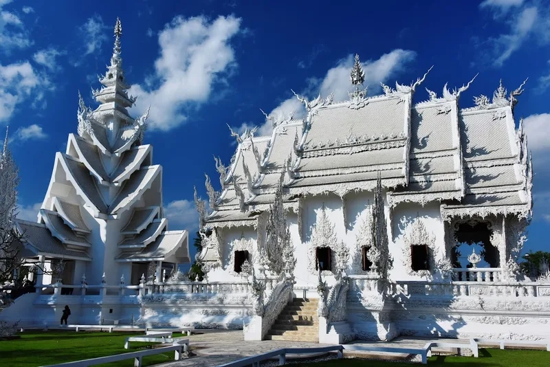Nét đẹp huyền bí của Chùa Trắng thu hút mọi ánh nhìn