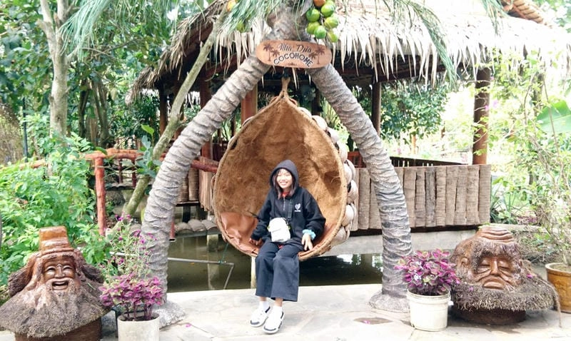 Ngắm bình minh rực rỡ bên Nhà lá Vĩnh Long thơ mộng
