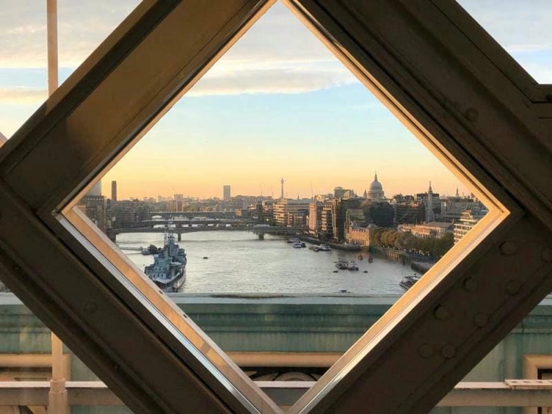 Ngắm Cảnh quan Cầu Tháp London Bridge tuyệt đẹp bên bờ sông