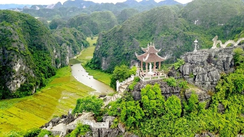 Ngắm hoàng hôn tuyệt đẹp từ đỉnh Hang Múa