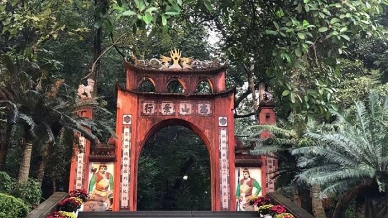 Ngược dòng lịch sử cùng đền Hùng cổ kính