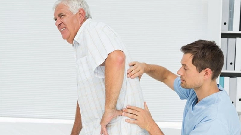 Người cao tuổi bị loãng xương có thể gây ra hàng loạt biến chứng