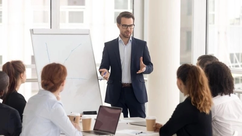 Người lãnh đạo không chỉ đi theo lối mòn mà cần biết đưa ra những sáng kiến 