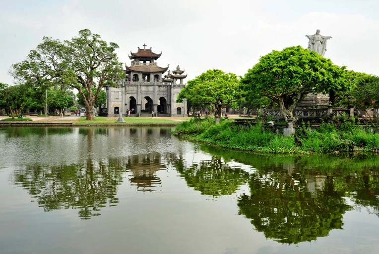Nhà thờ đá Phát Diệm kiến trúc độc đáo hơn 130 năm tuổi ở Ninh Bình
