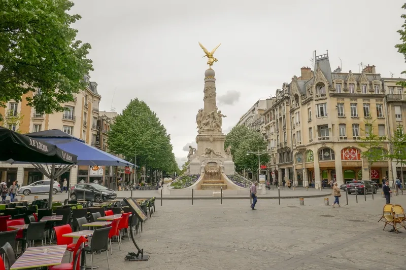 Nhà thờ Đức Bà Reims uy nghi giữa lòng phố