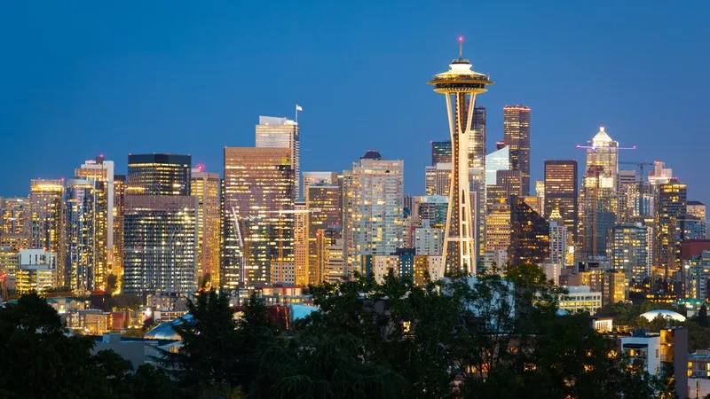 Nhịp sống sôi động tại trung tâm thành phố Seattle đầy màu sắc