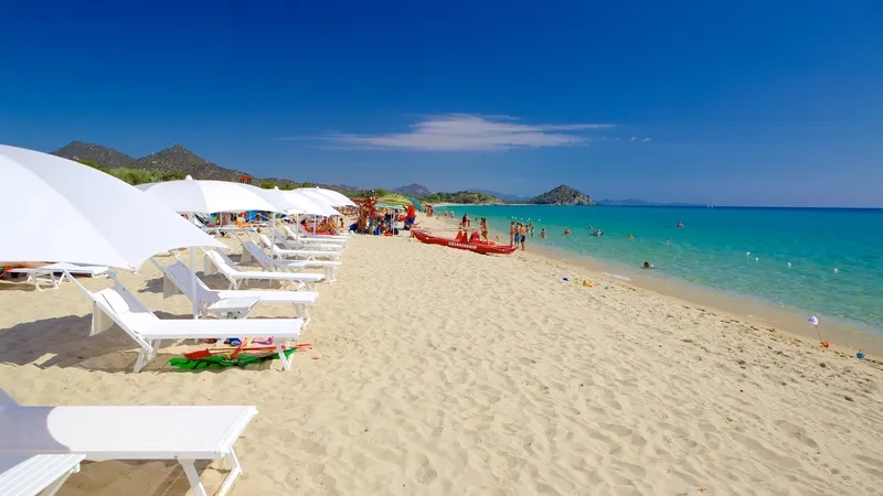 Những bãi biển hoang sơ tuyệt đẹp tại Sardinia chờ bạn