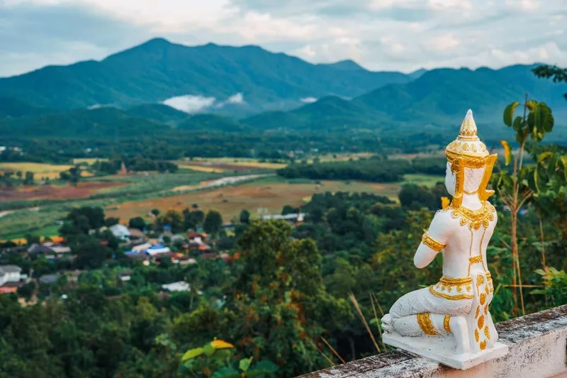 Những con đường uốn lượn tại Mae Sariang