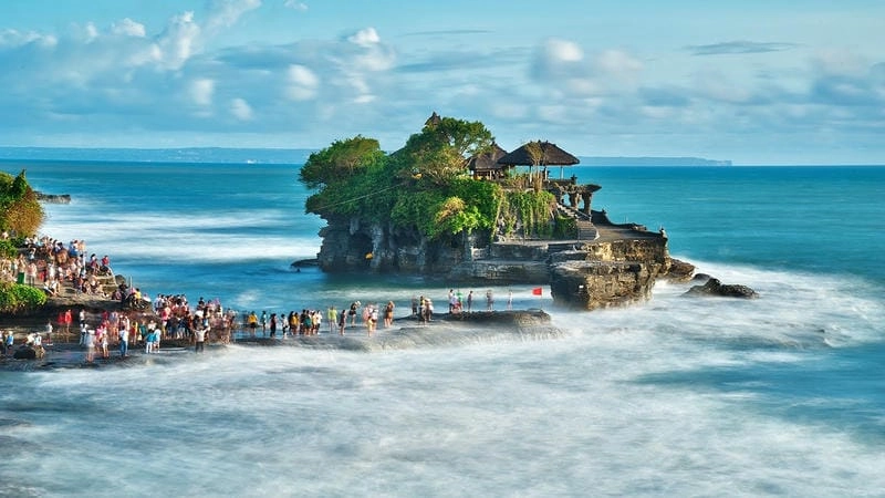 Những hoạt động giải trí hấp dẫn tại bãi biển Bali mùa hè thu hút mọi du khách
