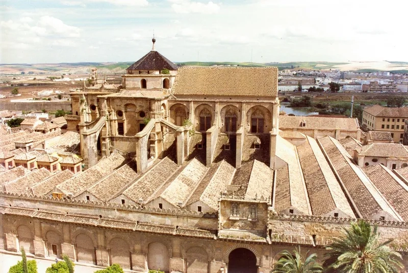 Những ô cửa đầy màu sắc tại Cordoba