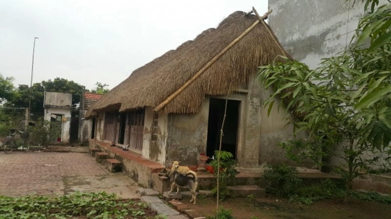 Nội thất nhà mái lá đơn sơ nhưng đầy đủ và ấm cúng