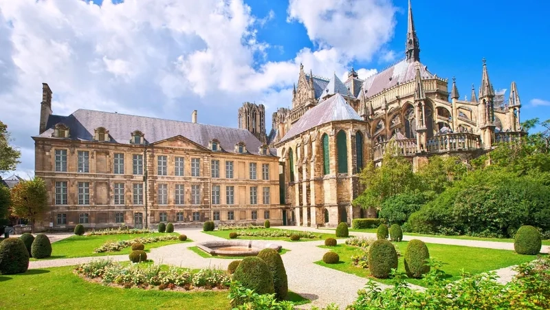 Reims cổ kính nhưng đầy sức sống mới
