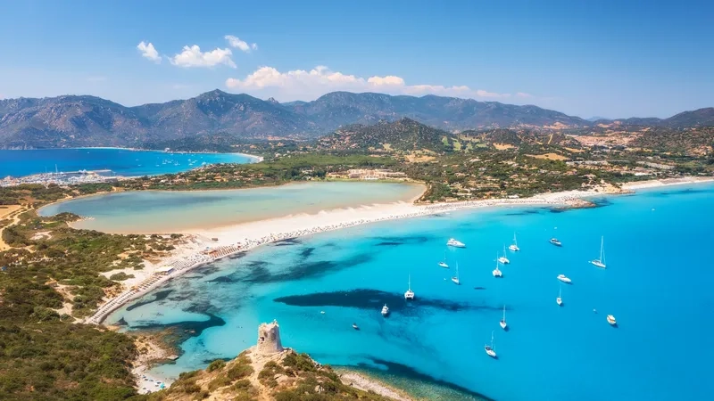 Sardinia nơi biển xanh và bầu trời trong xanh hòa quyện