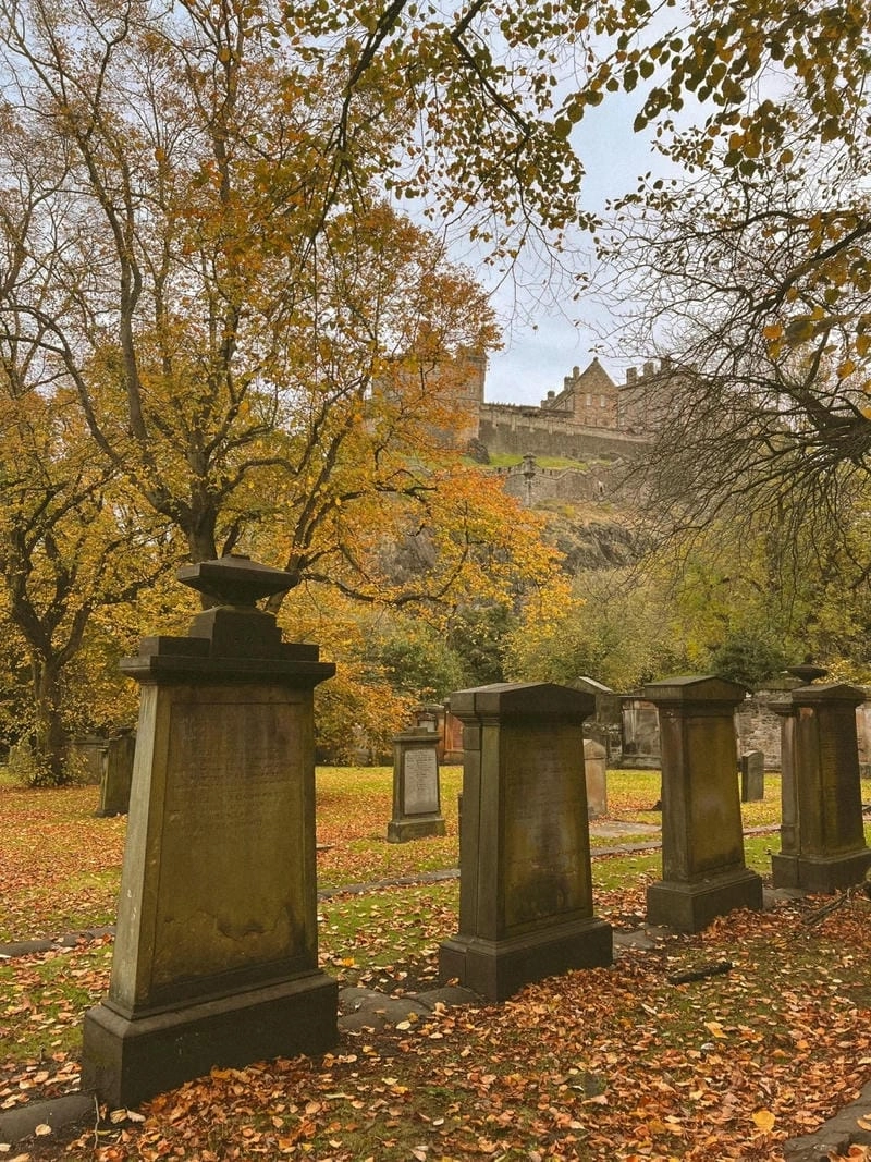 Scotland thơ mộng với mùa thu lá đỏ