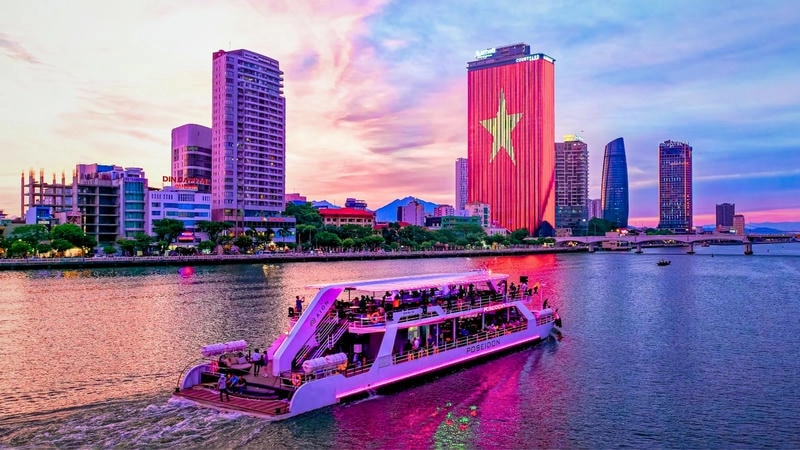 Sông Hàn Đà Nẵng lung linh ánh đèn về đêm