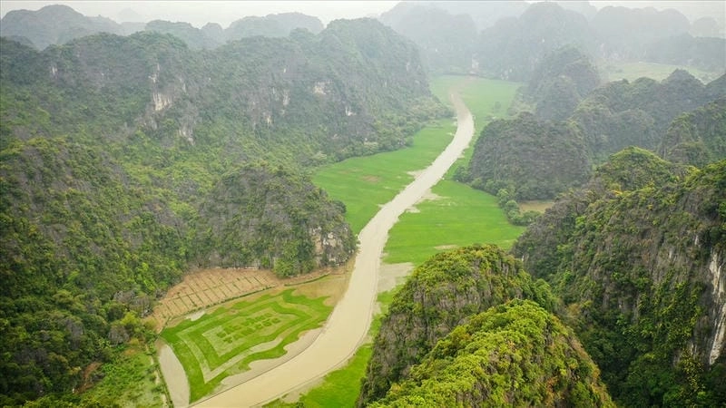 Sông nước mùa đông Tam Cốc mờ ảo huyền bí