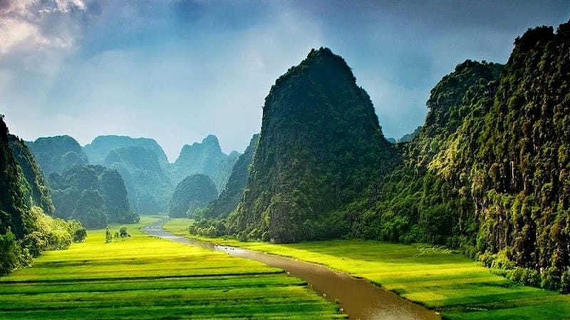Sông nước sương mù Tam Cốc tạo cảnh sắc tuyệt vời