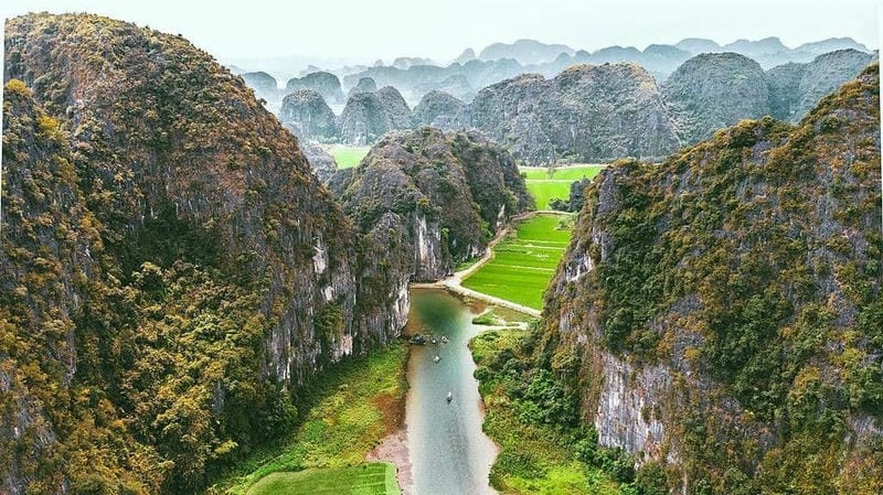 Tam Cốc thơ mộng mùa đông níu chân khách xa