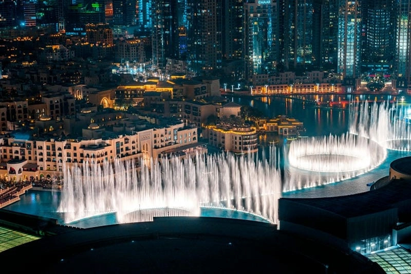 Thả hồn theo ánh sáng rực rỡ của đài phun nước Dubai về đêm