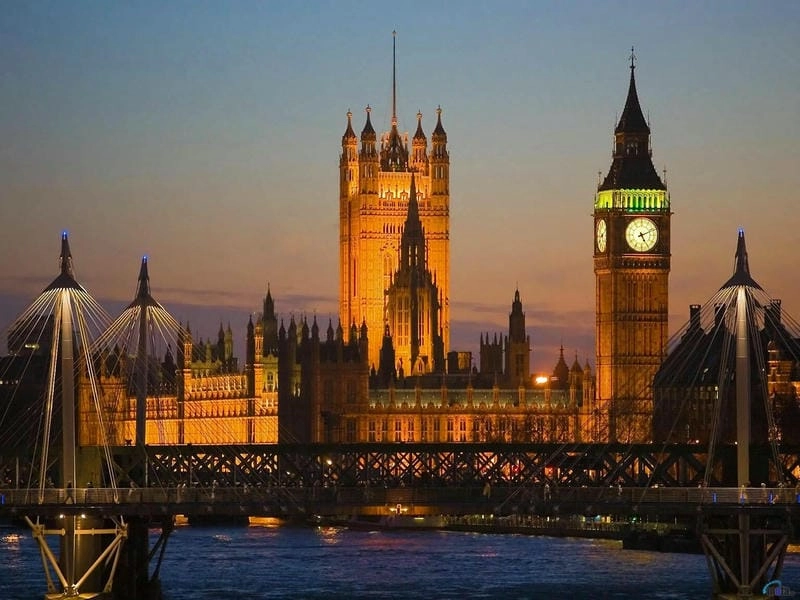 Tháp đồng hồ Big Ben biểu tượng