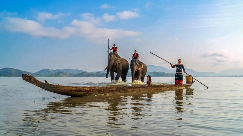 Thiên nhiên Hồ Lắk xanh mát và hoang sơ