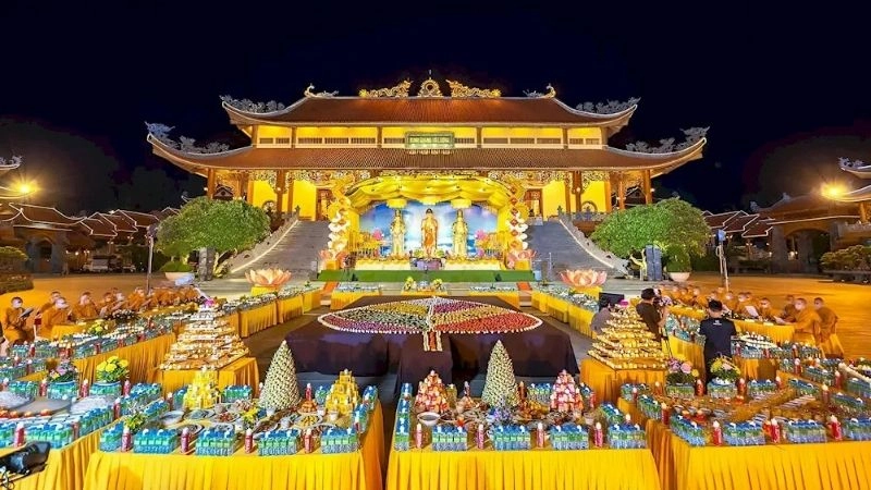Thời điểm lý tưởng để khám phá Chùa Ba Vàng là từ tháng 1 đến tháng 3 âm lịch