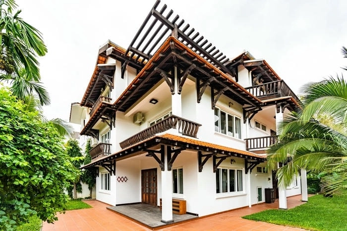 Thư giãn gió biển trên ban công biệt thự Nha Trang