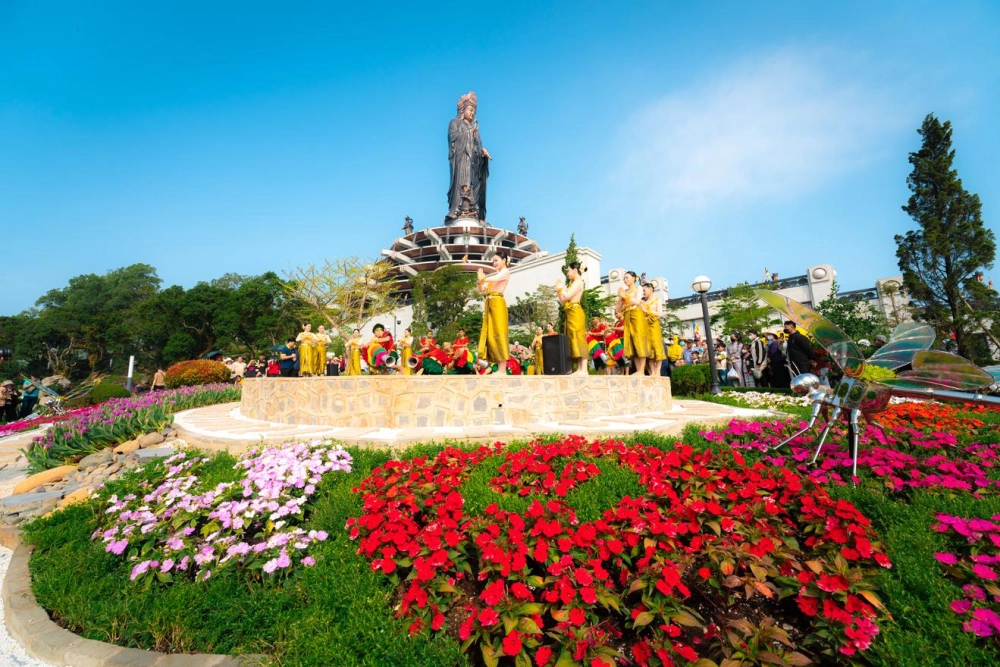 Thư giãn Núi Bà Đen tận hưởng không khí trong lành