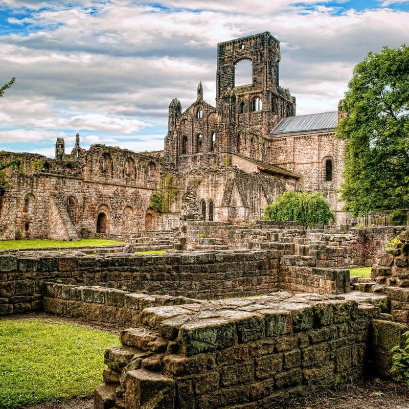 Thử sức tại Mê cung Lâu đài Leeds vui nhộn và thử thách trí tuệ