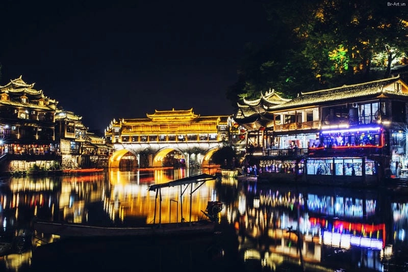 Tìm hiểu Phố cổ Phượng Hoàng nằm ở thành phố nào