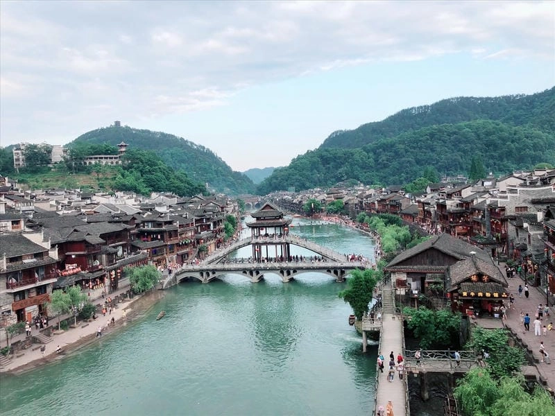 Tìm hiểu Phố cổ Phượng Hoàng thuộc tỉnh nào