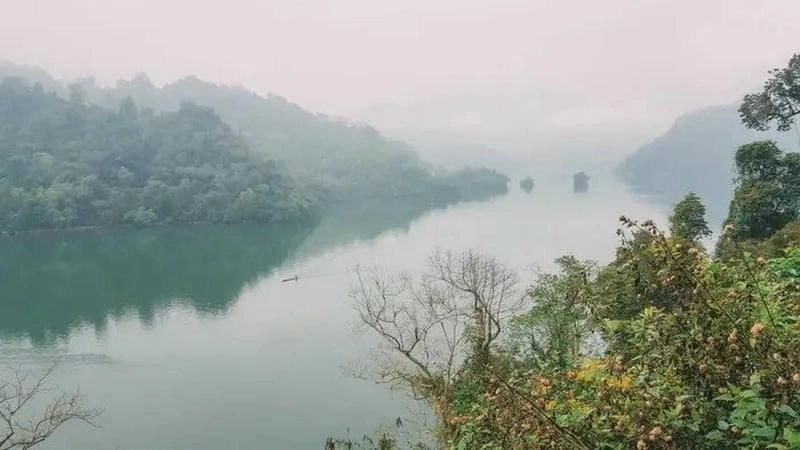 Tĩnh lặng mênh mang Hồ Ba Bể mùa đông