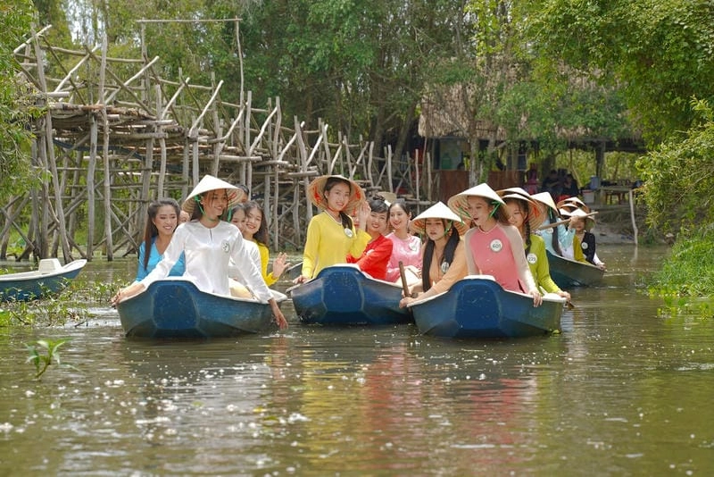 Trải nghiệm Chèo xuồng miền Tây giữa thiên nhiên xanh