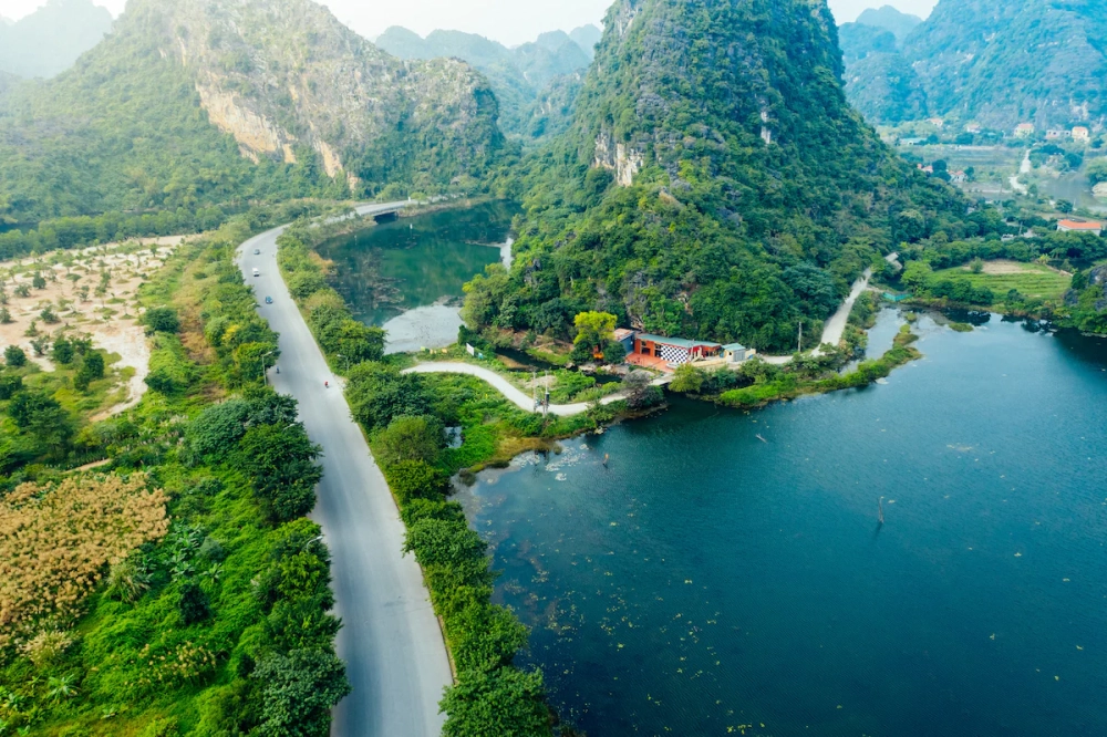 Trải nghiệm Du thuyền Tràng An qua hang động tuyệt đẹp